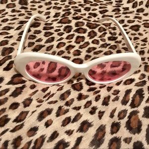 Vintage Clout Pink Oval Sunglasses🕶